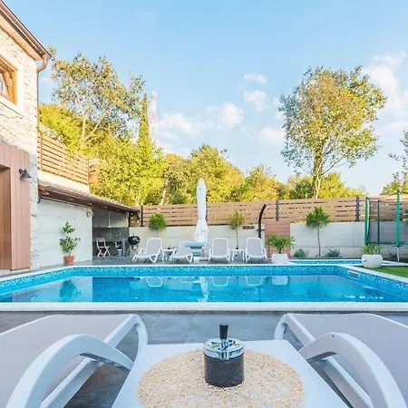 Luxurioese Steinvilla Mariva Mit Pool By Interhome *
