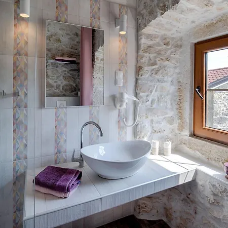 Luxurioese Steinvilla Mariva Mit Pool By Interhome Vakantiehuis