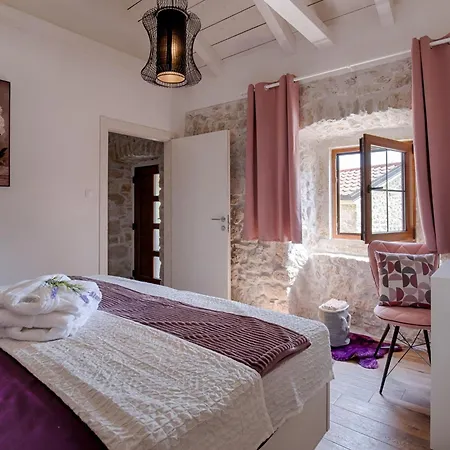 Luxurioese Steinvilla Mariva Mit Pool By Interhome *