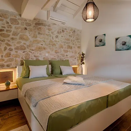 Luxurioese Steinvilla Mariva Mit Pool By Interhome