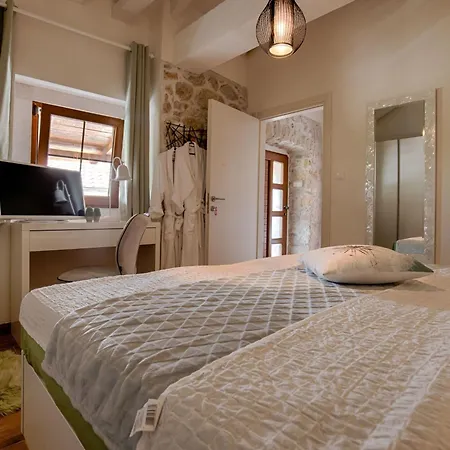 Luxurioese Steinvilla Mariva Mit Pool By Interhome *
