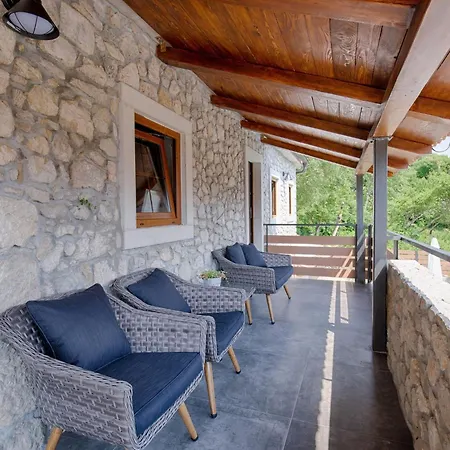 Luxurioese Steinvilla Mariva Mit Pool By Interhome *