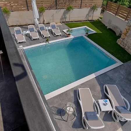 Luxurioese Steinvilla Mariva Mit Pool By Interhome *