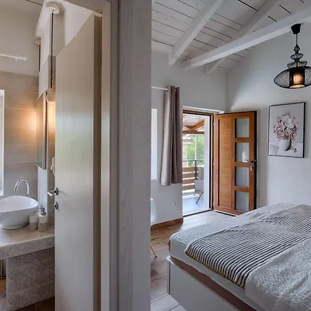 Luxurioese Steinvilla Mariva Mit Pool By Interhome *