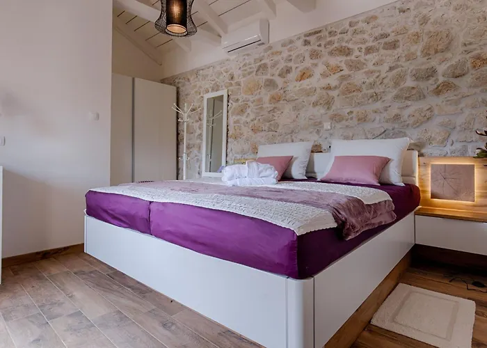 Vakantiehuis Luxurioese Steinvilla Mariva Mit Pool By Interhome *