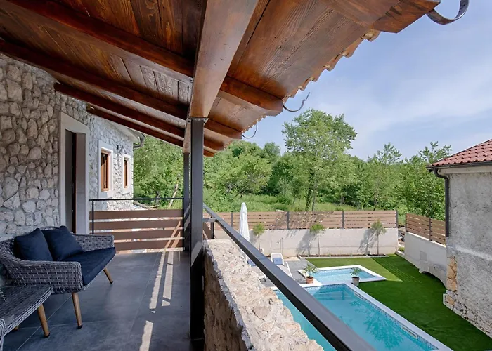 Luxurioese Steinvilla Mariva Mit Pool By Interhome *