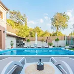 Luxurioese Steinvilla Mariva Mit Pool By Interhome *