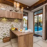 Luxurioese Steinvilla Mariva Mit Pool By Interhome טריבאלי