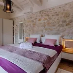 Luxurioese Steinvilla Mariva Mit Pool By Interhome טריבאלי