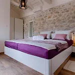 Casa vacanze Luxurioese Steinvilla Mariva Mit Pool By Interhome *