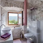 בית נופש Luxurioese Steinvilla Mariva Mit Pool By Interhome