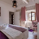 Luxurioese Steinvilla Mariva Mit Pool By Interhome *