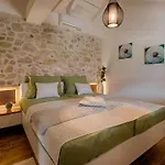 Luxurioese Steinvilla Mariva Mit Pool By Interhome