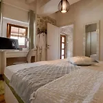 Luxurioese Steinvilla Mariva Mit Pool By Interhome *