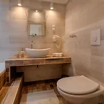 בית נופש Luxurioese Steinvilla Mariva Mit Pool By Interhome *