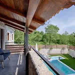 Luxurioese Steinvilla Mariva Mit Pool By Interhome *