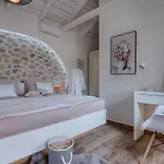 Luxurioese Steinvilla Mariva Mit Pool By Interhome בית נופש טריבאלי