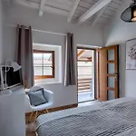 Luxurioese Steinvilla Mariva Mit Pool By Interhome בית נופש