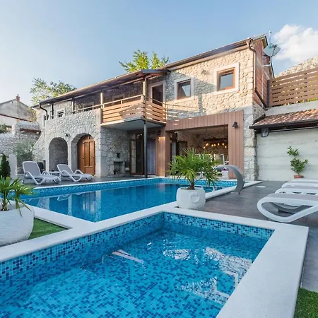 Holiday home Luxurioese Steinvilla Mariva Mit Pool By Interhome *