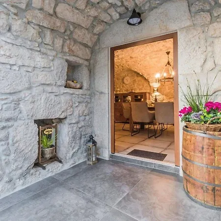 Luxurioese Steinvilla Mariva Mit Pool By Interhome