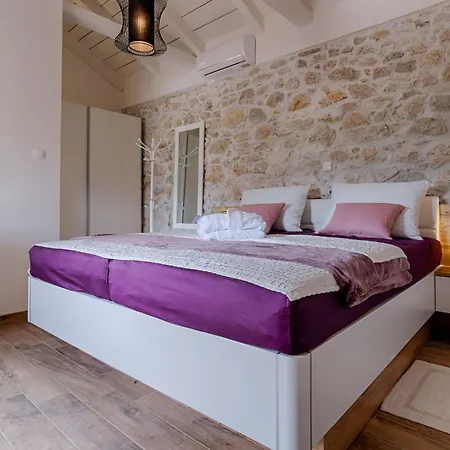 Holiday home Luxurioese Steinvilla Mariva Mit Pool By Interhome *