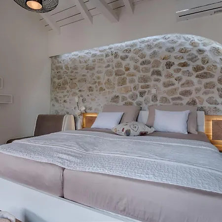 Holiday home Luxurioese Steinvilla Mariva Mit Pool By Interhome *