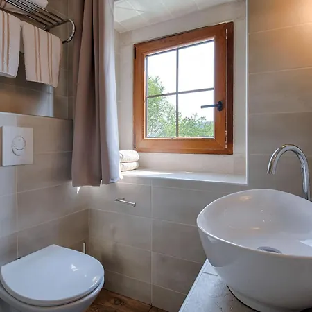 Luxurioese Steinvilla Mariva Mit Pool By Interhome *