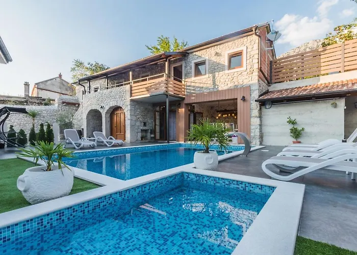 Ferienhaus Luxurioese Steinvilla Mariva Mit Pool By Interhome *
