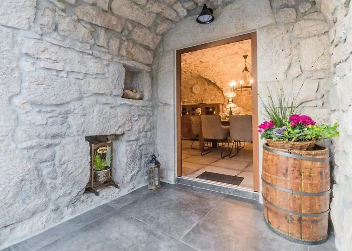 Luxurioese Steinvilla Mariva Mit Pool By Interhome
