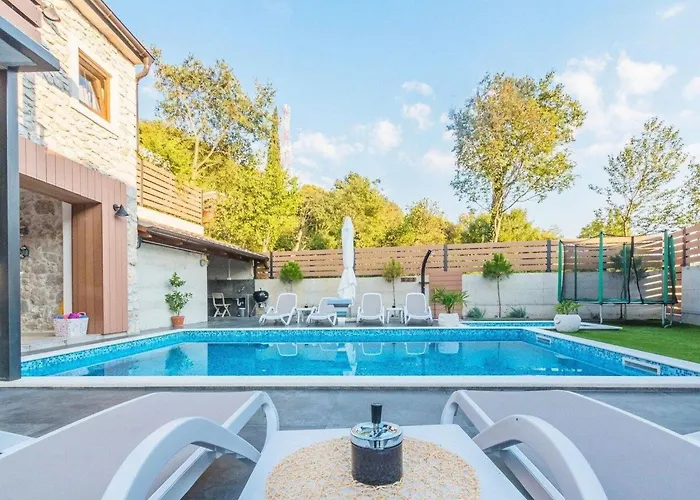 Luxurioese Steinvilla Mariva Mit Pool By Interhome *