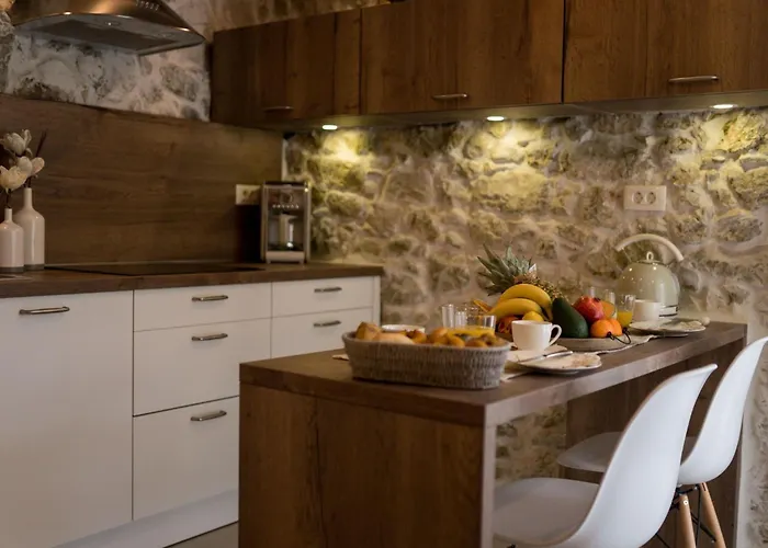 Сasa de vacaciones Luxurioese Steinvilla Mariva Mit Pool By Interhome