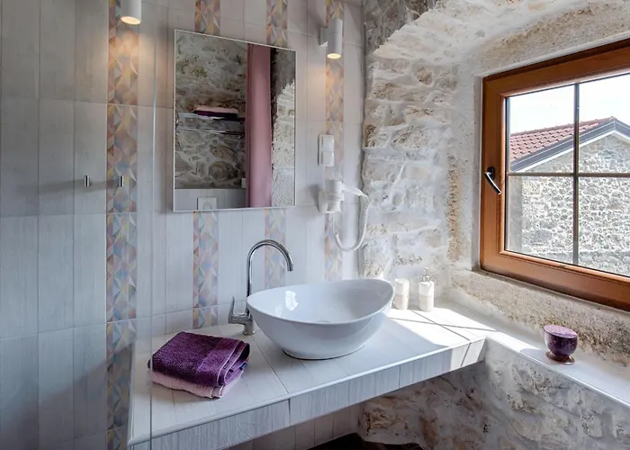 Luxurioese Steinvilla Mariva Mit Pool By Interhome Ferienhaus