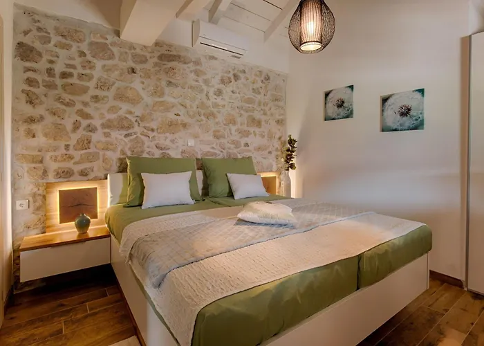 Luxurioese Steinvilla Mariva Mit Pool By Interhome