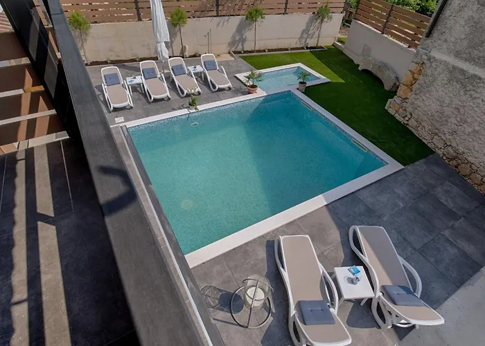 Luxurioese Steinvilla Mariva Mit Pool By Interhome *