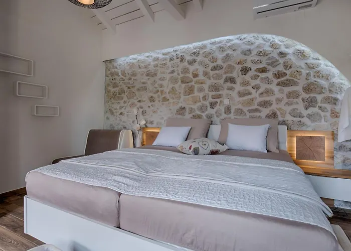 Сasa de vacaciones Luxurioese Steinvilla Mariva Mit Pool By Interhome *