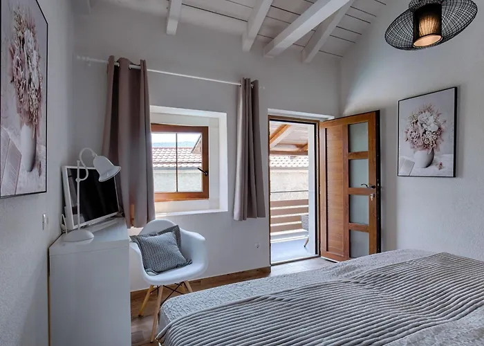 Luxurioese Steinvilla Mariva Mit Pool By Interhome Сasa de vacaciones