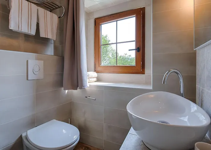 Luxurioese Steinvilla Mariva Mit Pool By Interhome *